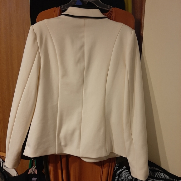 Blazer - Picture 2 of 2